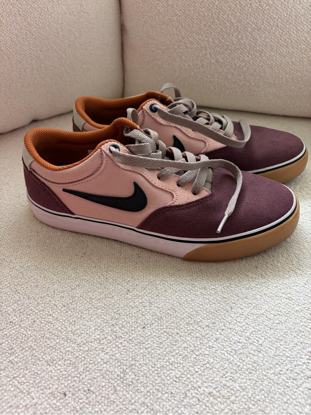 Nike Low-Top Sneakers in Pink, Burgundy and Orange